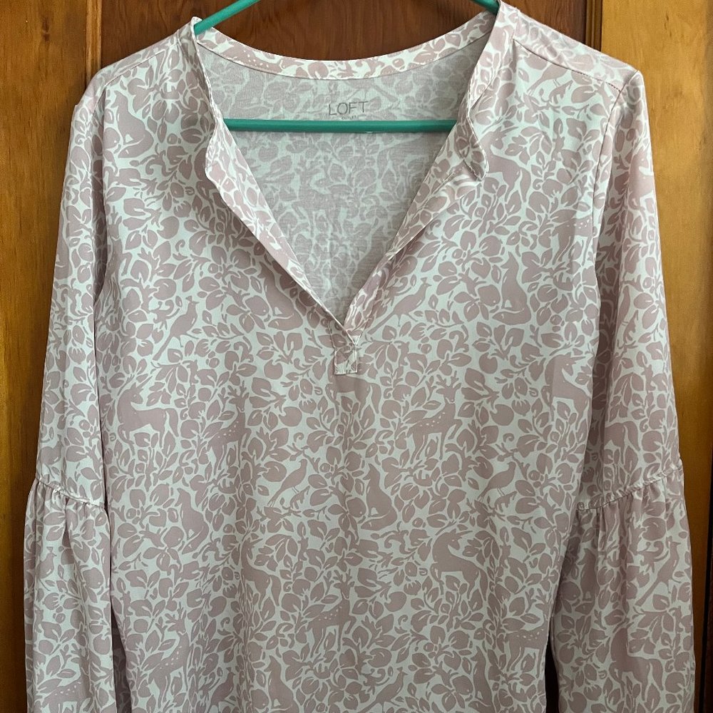 IN SEARCH OF pink LOFT top with unicorn pattern